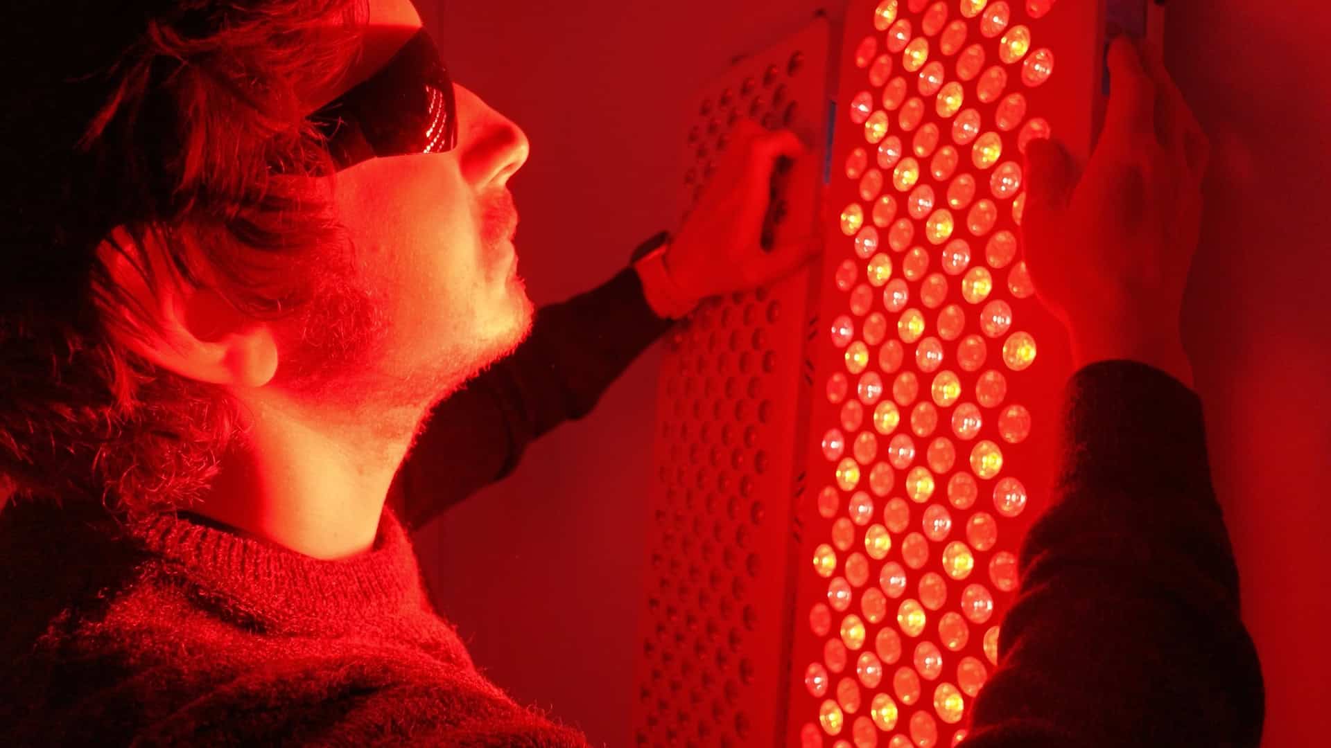 Adjusting the top brackets and power switches on the dual red light panel array